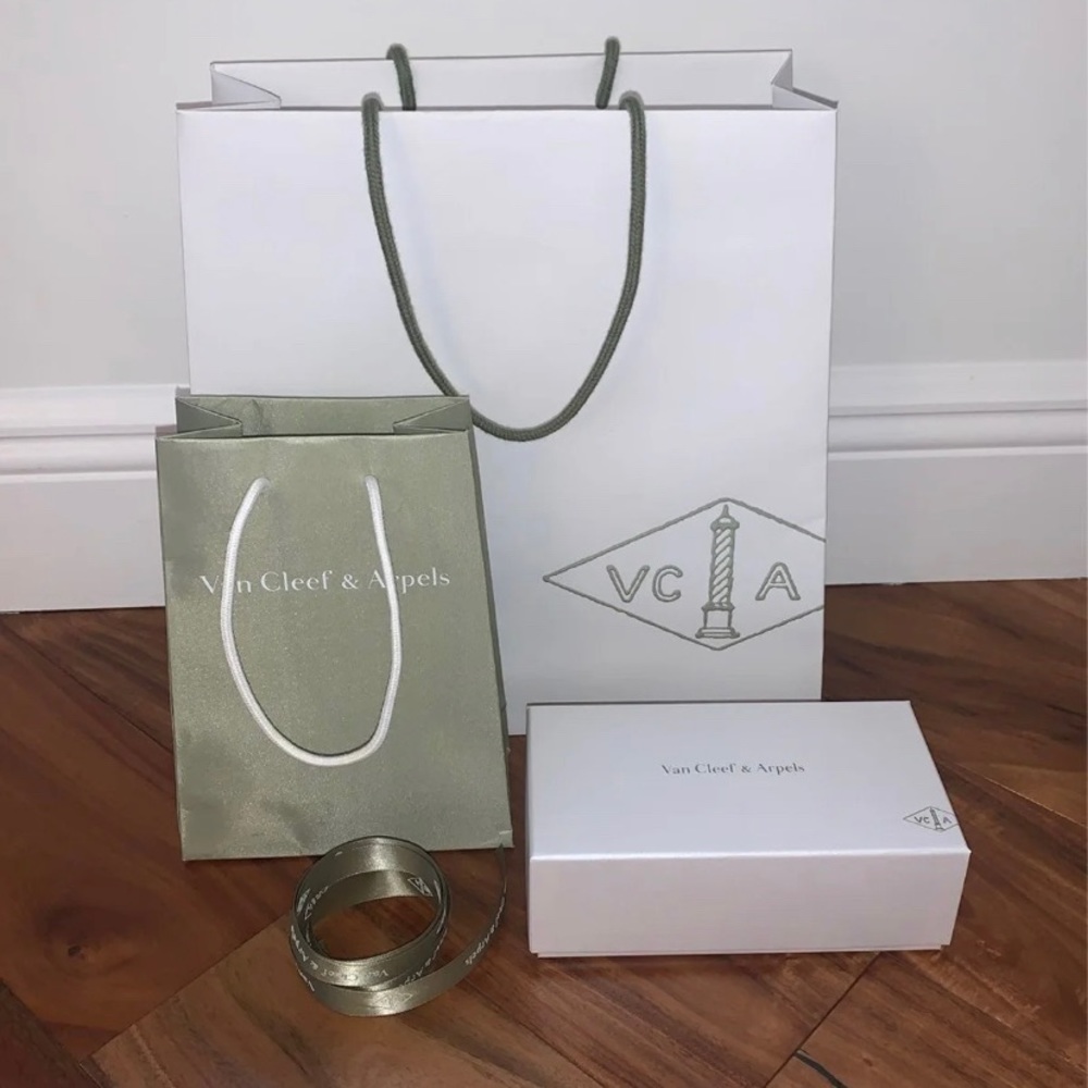 Van Cleef & Arpels Packaging